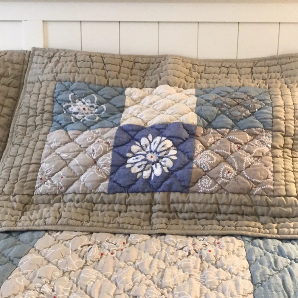 Quilted Comforter with Beading & 2 Pillow Shams
